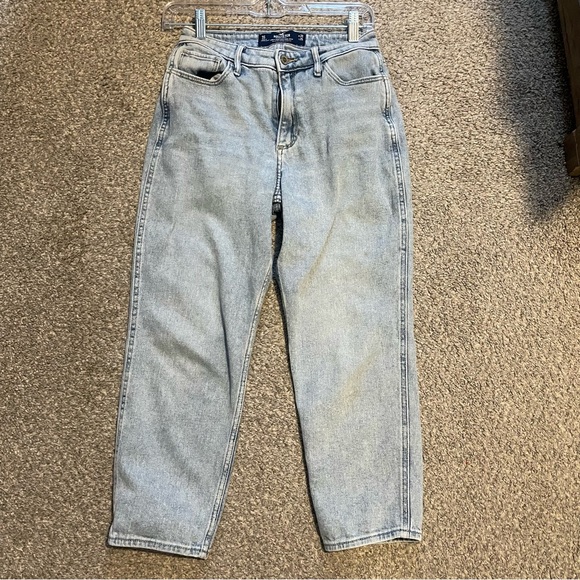 Hollister Denim - Hollister Women’s Curvy High-Rise Mom Jeans Light Wash 3S